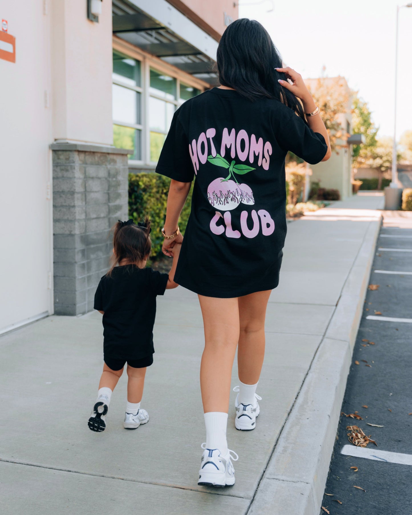 Hot Moms Club Tee - PINK